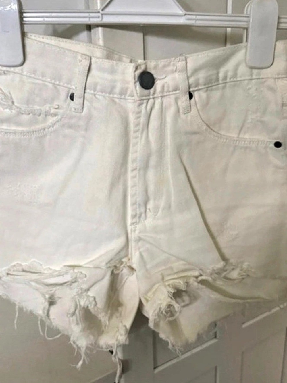 Articles of Society Women's Distressed Jean Shorts in White Size 24